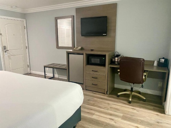 Lone Oak Lodge image 19