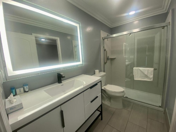 Lone Oak Lodge image 22