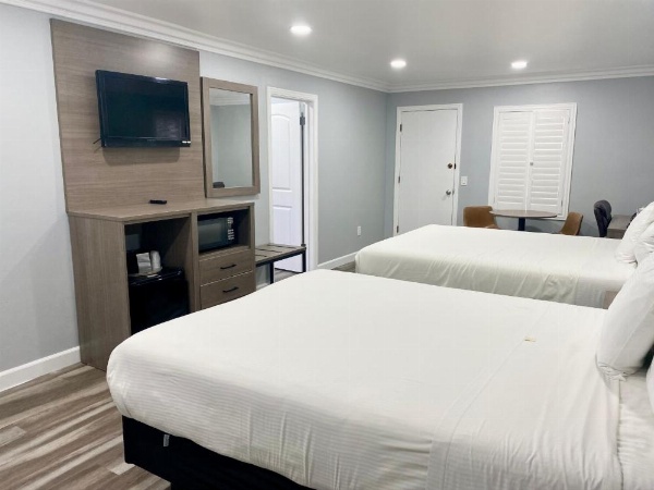 Lone Oak Lodge image 30