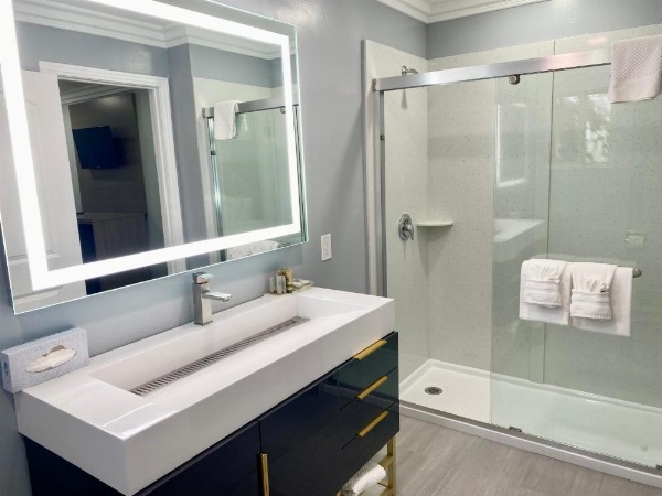 Lone Oak Lodge image 34