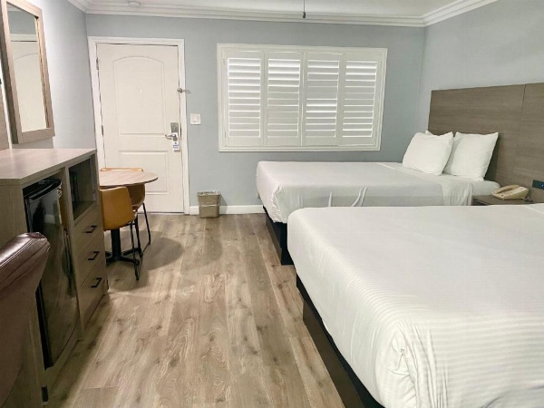 Lone Oak Lodge image 36