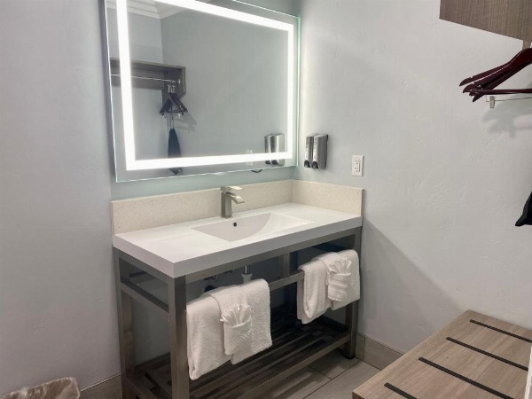 Lone Oak Lodge image 40