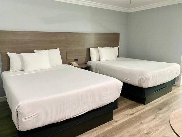 Lone Oak Lodge image 41