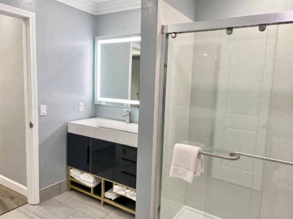 Lone Oak Lodge image 45